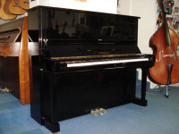 piano d'occasion Yamaha U3 noir brillant visible  loudun dans la vienne (86)  55 km de Poitiers, 80 km de Tours, 25 km de Chinon, 25 km de Thouars, 35 km de Saumur, 15 km de Richelieu, 40 km d'Azay Le Rideau.